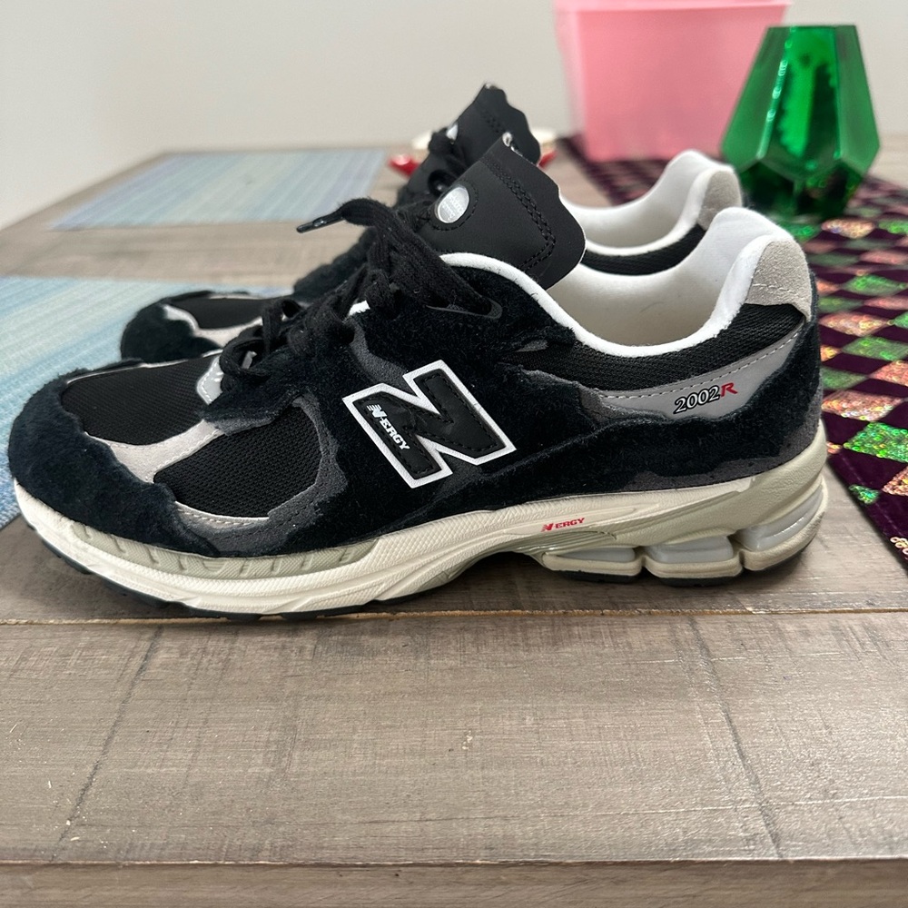 New Balance 2002R- Protection Pack Black 9.5